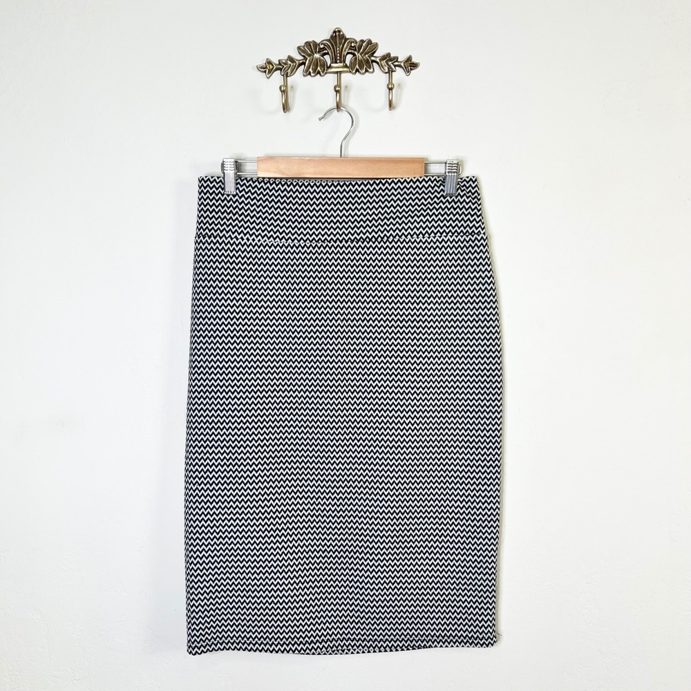 Wearever Pencil Skirt Zig Zag Size 1X Black White Chevron Stretch Knit Knee